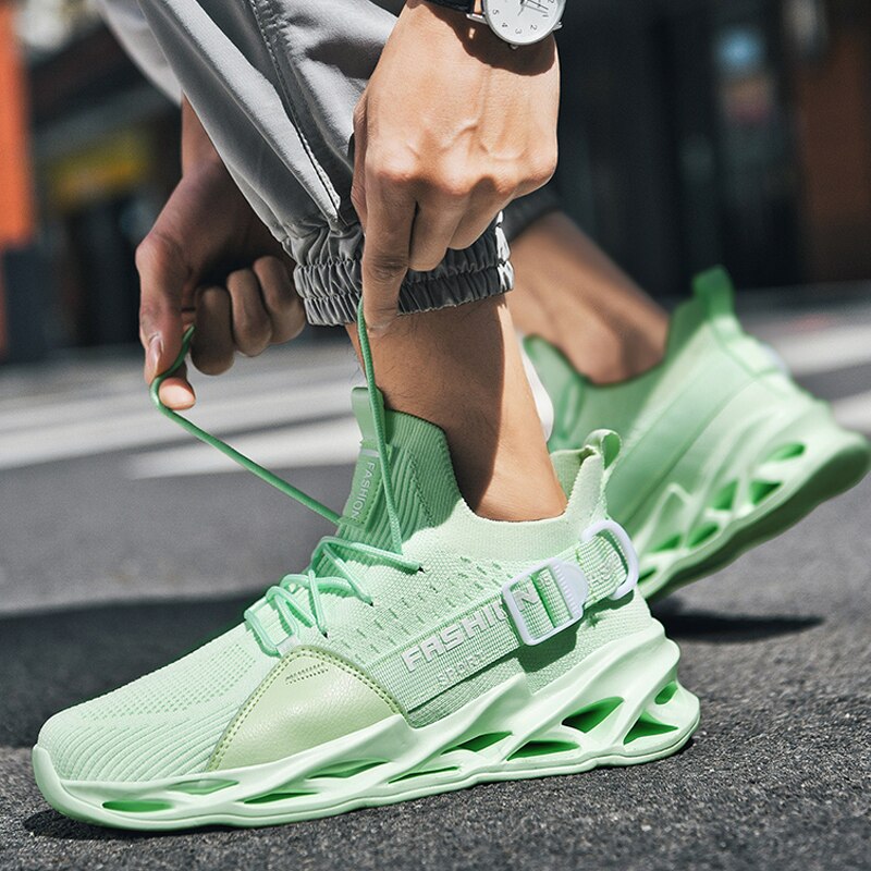 Sepatu-Sneakers-Pria-Bersirkulasi-Jaring-Olahraga-Lari-Uniseks-Sepatu-Pasangan-Lubang-Sol-Lembut-Ringan-Sneakers-Atletik-4